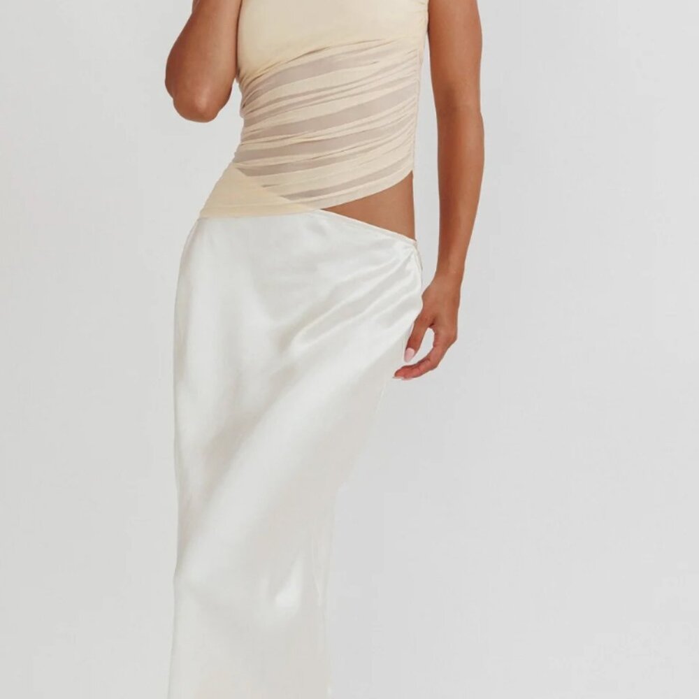 Jawdropping Cream Maxi Dress by Stella Dallas Cream